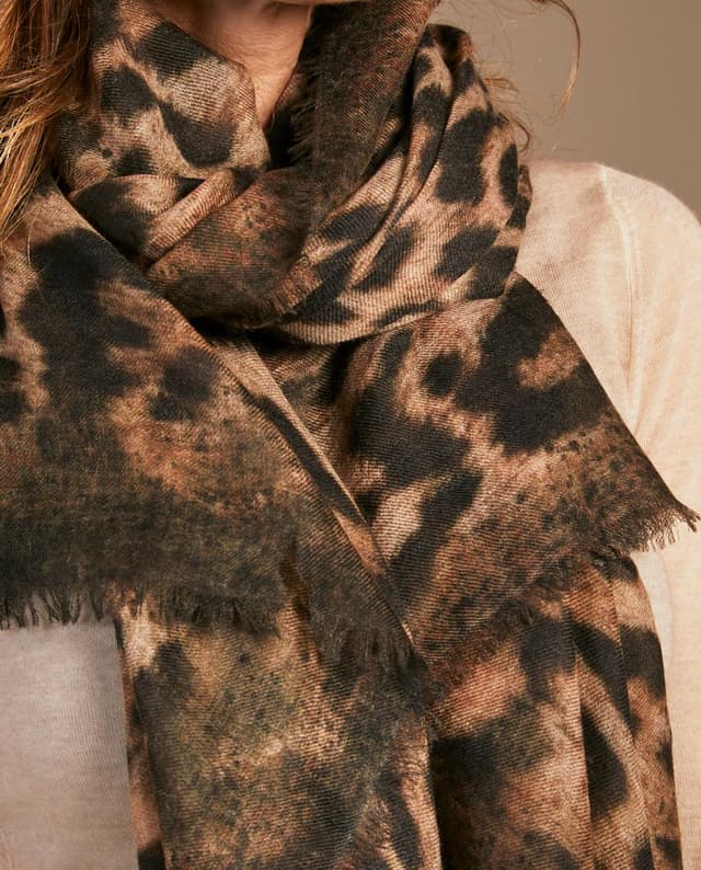 Thumbnail 3 de Ama Pure Pañuelo Maculato 🎀