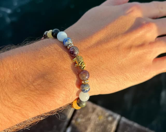 Detalle de 7 Chakren Armband mit Naturstein & Lavastein (Echtheitszertifikat, EPI geprüft) – für Damen und Herren, unisex