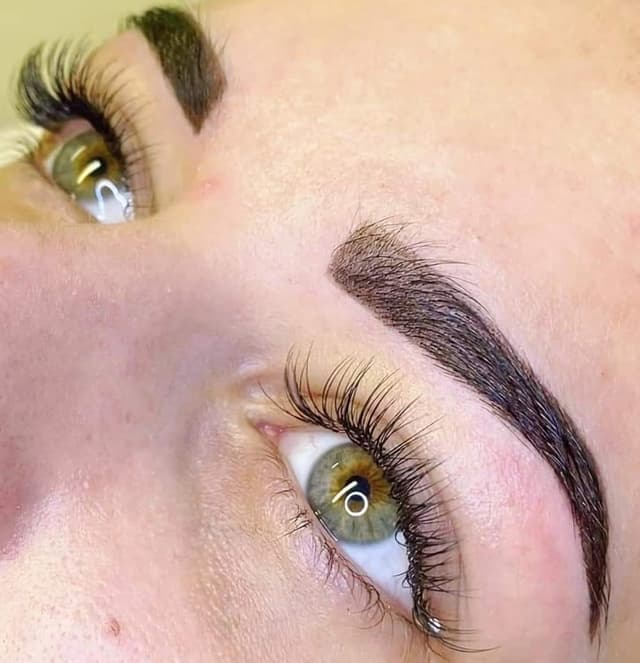 Detalle 2 de Demure Wimpern‑ und Augenbrauenfarbe Set 20+ Anwendungen