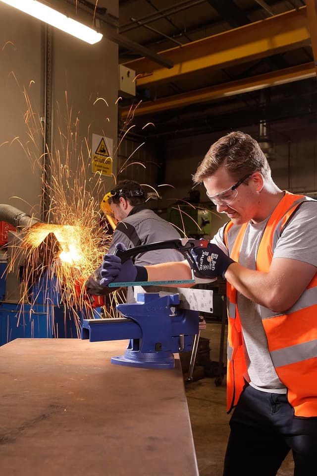 Detalle de Eclipse Professional Tools 70-24TR : archet de scie à haute tension pour coupes précises