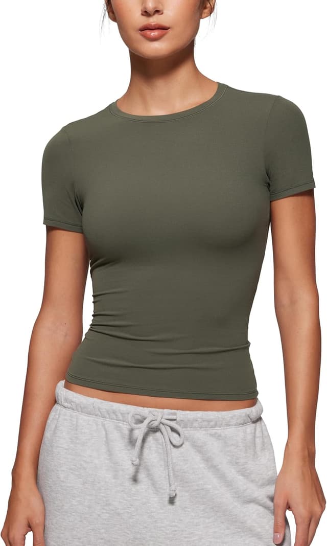 Detalle de CRZ YOGA Softembrace going-out slim-fit T-shirt for women with high crew neck