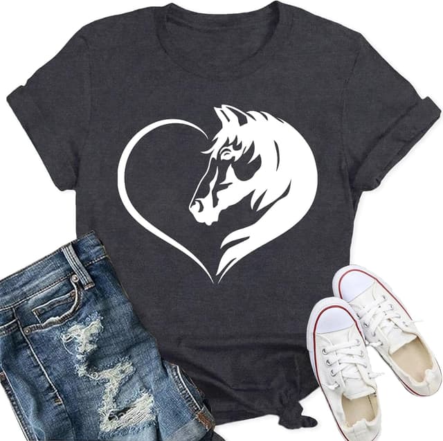 Detalle de Qskall Horses T-Shirt for Horseback Riding Lovers – Soft, Relaxed Horse Illustration Tee