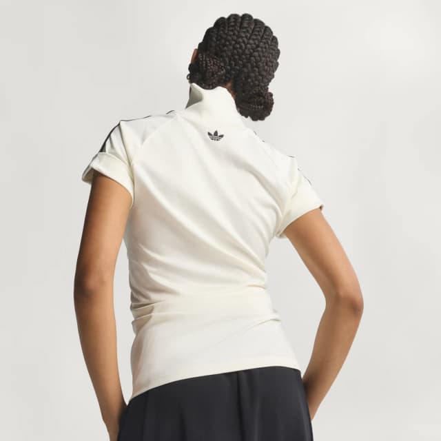 Detalle 2 de Camiseta técnica Adidas Reconstructed (blanca) para entrenar con comodidad