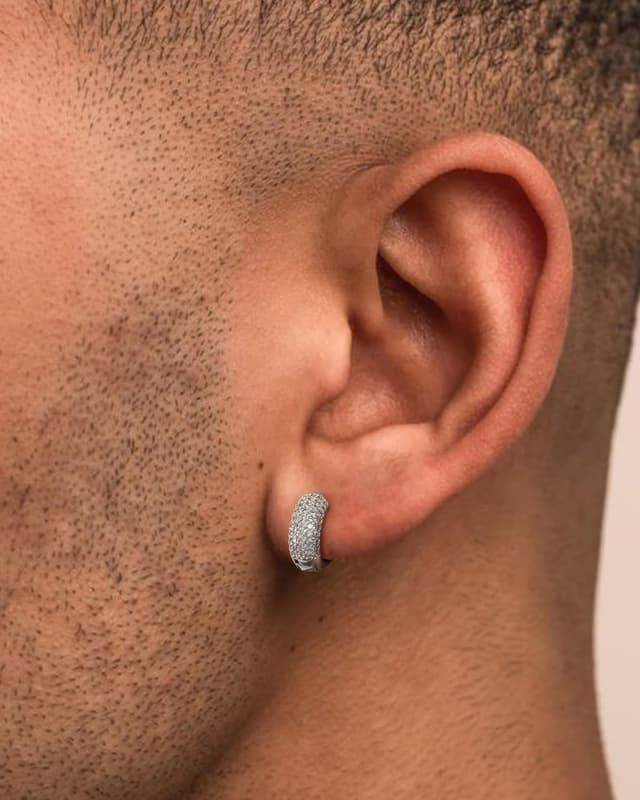 Thumbnail 5 de HANLI Orecchini uomo a cerchio (huggie) in argento 925 / oro placcato 14K con zirconi cubici anallergici