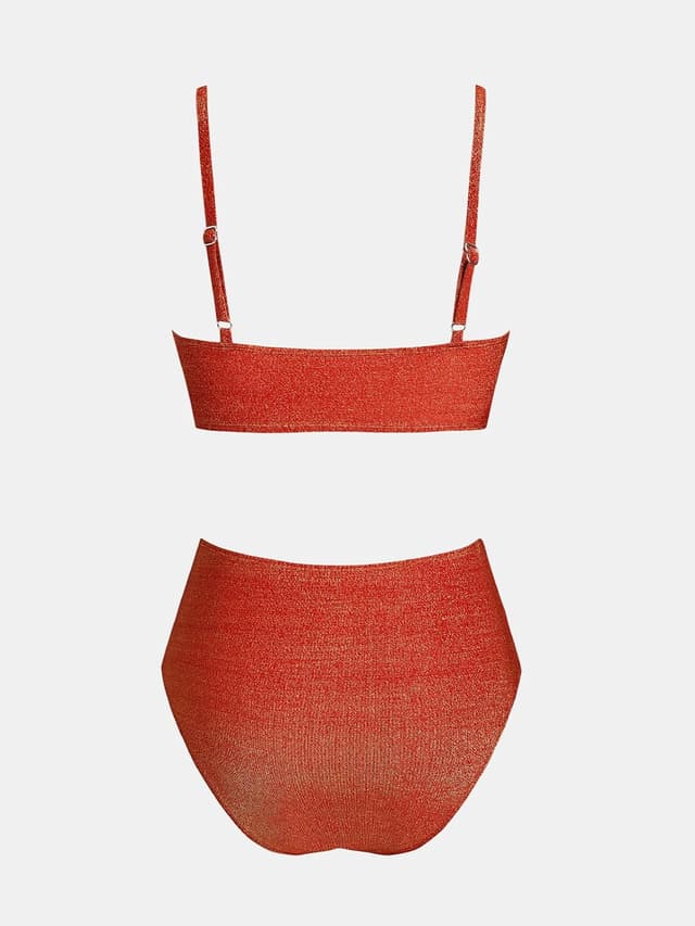 Detalle de CUPSHE women’s twist front high waisted bikini set with V-neck and removable padded cups