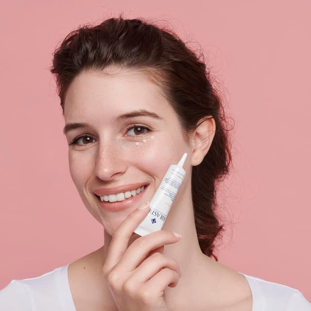 Detalle de Rilastil Difesa pflegende & beruhigende Augenlid- und Augenkonturcreme (15 ml) für empfindliche, reizbare Haut