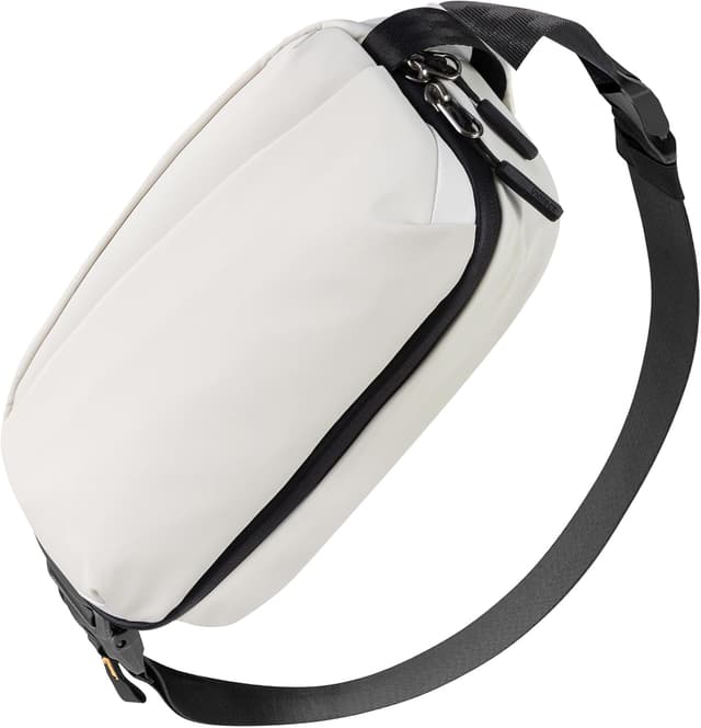 Detalle de Inateck Sling Bag X-Pro: borsa a spalla e tracolla espandibile con tasca RFID e 16 scomparti