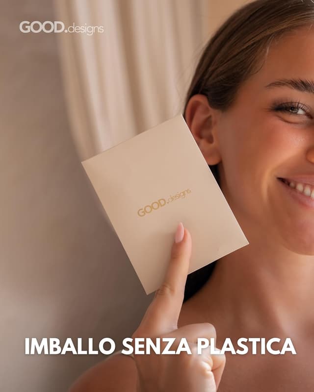 Detalle de Cavigliere da donna multistrato con catena groumette e ancora in acciaio inox 316L placcato oro 18K (22–27 cm) – impermeabile e regolabile
