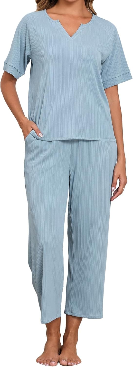 Detalle de Famulily women’s lounge wear set: V-neck short sleeve top & wide-leg trousers with pockets