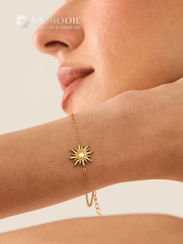 Detalle de Unimooie Sonnenarmband für Frauen – wasserdichtes Edelstahlarmband mit goldveredeltem Sonnenanhänger