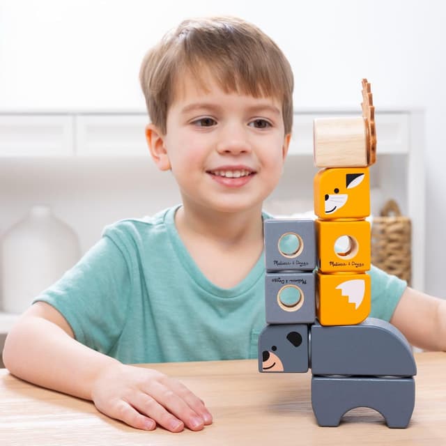 Detalle 2 de Melissa & Doug Blockables Waldtierfreunde Bau-Set (16-teilig, ab 2 Jahren) – 9 Holzbausteine mit Steck- und Filzteilen