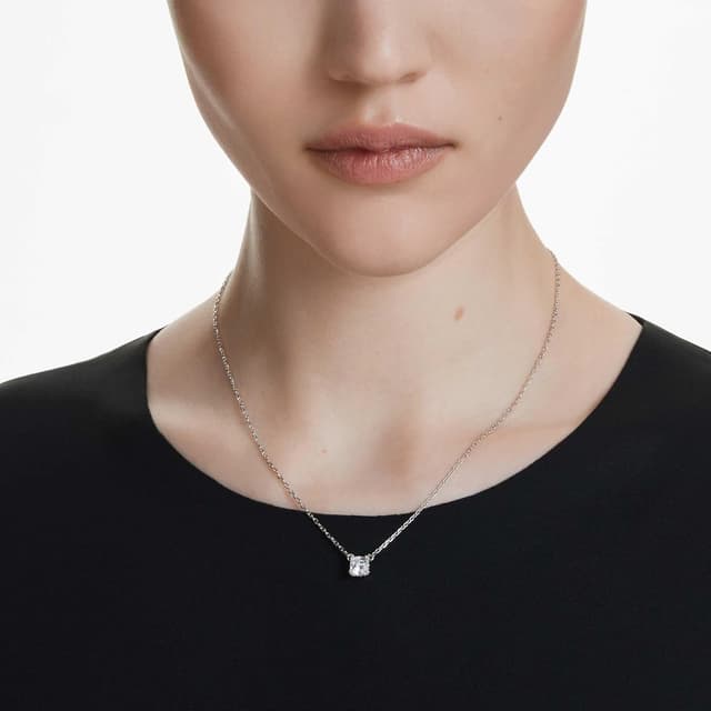 Detalle de Swarovski Stilla Collection Pendant (clear square-cut stone on rhodium-finished setting)