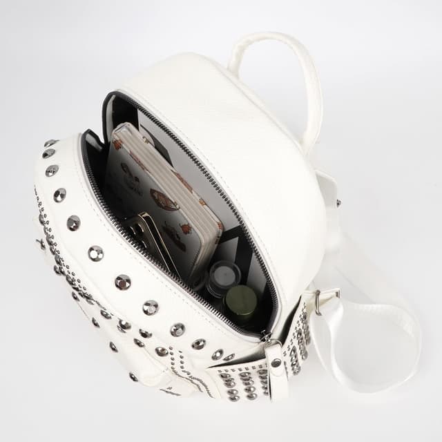 Detalle de MilyaDE Nieten Mini-Rucksackhandtasche als Daypack für Damen & Herren – Kunstleder/Polyester