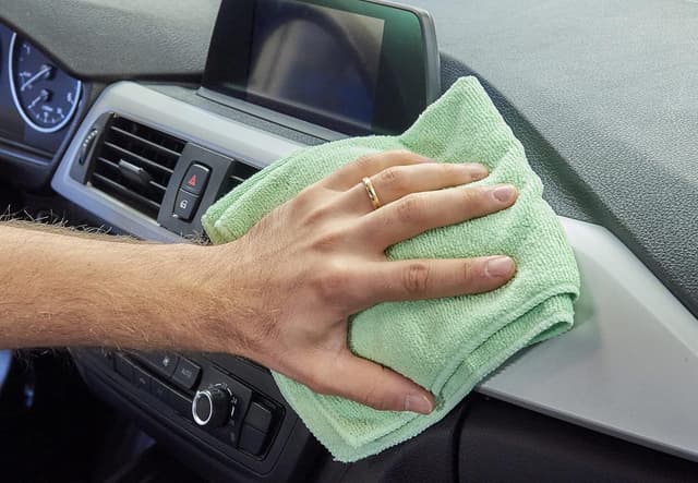 Detalle de Arexons Wizzy 4 Panni Multifunzione per auto: kit pulizia vetri, interni, asciugatura e lucidatura