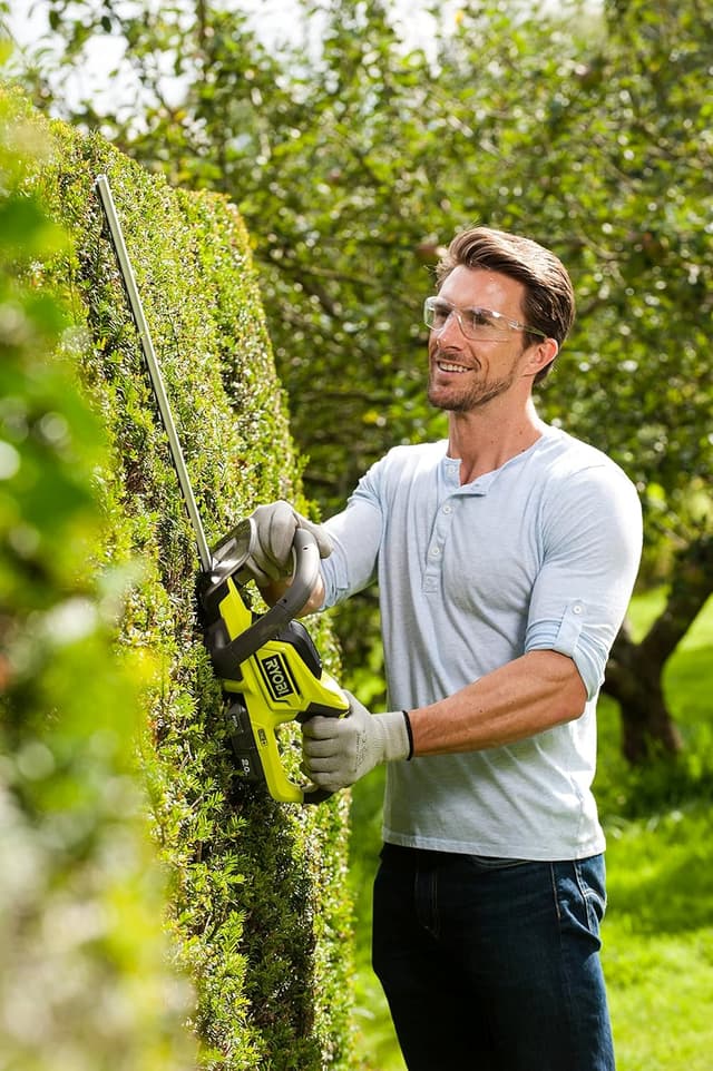 Detalle de Ryobi OHT1845 18V hedge trimmer 45cm