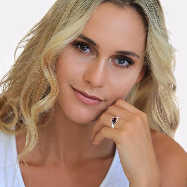 Detalle de Nenalina 212259–001 : bague pour femme en argent 925 sertie d’un cabochon grenat