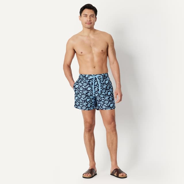 Detalle de Pantaloncini da bagno uomo Amazon Essentials con fodera interna in rete, tasche e coulisse