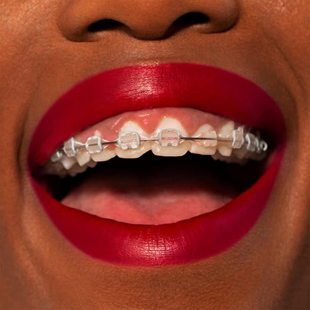 Detalle 2 de 3INA The Lipstick 248 Rubí 💄 Alta Pigmentación y Cruelty-Free