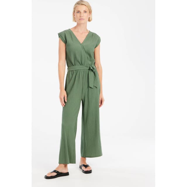 Detalle 2 de Protest mono de mujer Caron con escote en V, sin mangas y cierre con cinturón