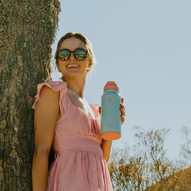 Detalle de BOTTLE BOTTLE Edelstahl-Trinkflasche 1L mit Strohhalm, Doppel-Deckel und Pillenfach (BPA-frei, doppelwandig)