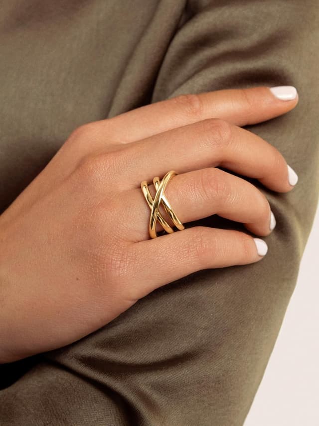 Detalle 2 de SINGULARU Anillo Trinity latón macizo baño 18 Kt 10 💍