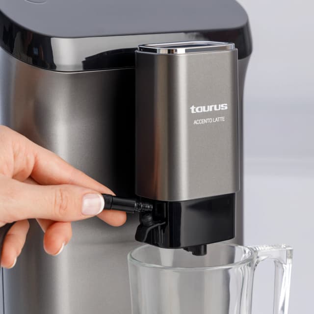 Detalle 2 de Taurus Accento Late ☕️ Cafetera Automática Gris