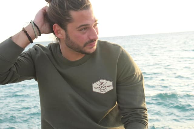 Detalle 2 de Surf Monkey Felpa con collo rotondo e patch ricamato Surf Monkey