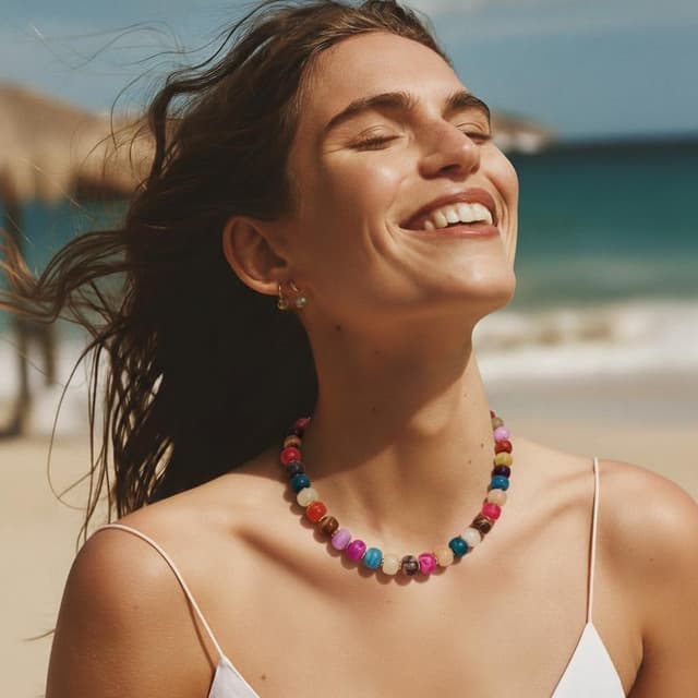 Detalle de LILIE&WHITE Resin Chunky Beaded Necklace (Handmade Statement Jewelry)