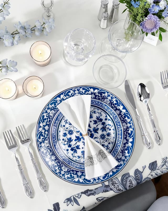 Detalle de Hioasis 60pcs Blue Plastic Plates Set (Blue & White Floral Porcelain Design) - 10.25" Dinner & 7.5" Dessert Plates