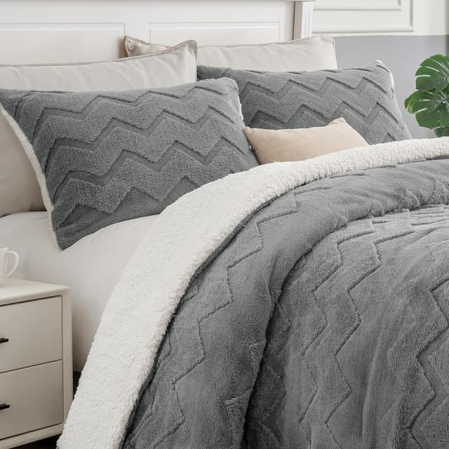 Detalle de BEDELITE Fluffy Queen Comforter 88×88 in