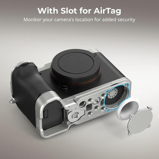 Detalle de SmallRig A7C II/A7CR Grundplatte 5482 mit Arca-Schnellwechsel und AirTag-Slot (nur für Sony Alpha 7C II / 7CR)