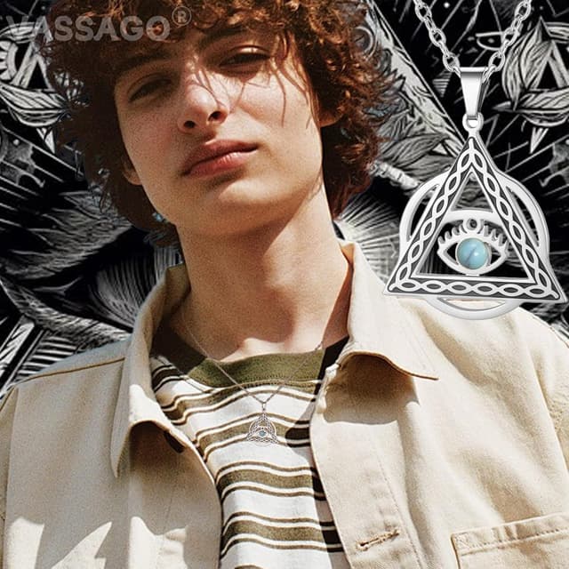 Detalle de VASSAGO Evil Eye Halskette mit dreieckigem Anhänger aus Edelstahl – Schutzsymbol für Damen & Herren