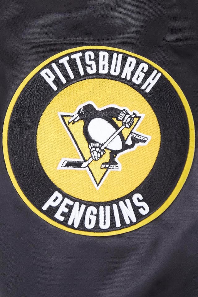 Detalle de Pro Standard Men’s NHL Classic Satin Jacket (Classic Satin collection)