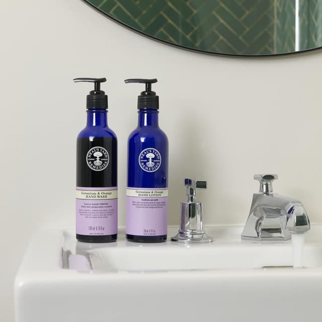 Thumbnail 5 de Neal’s Yard Remedies Geranium & Orange 200ml hand wash