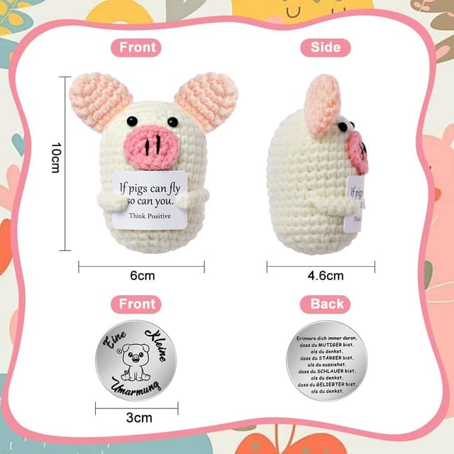 Detalle 2 de Aolso Pocket Hug Maiale Positivo: mini bambola lavorata a maglia con biglietto e moneta