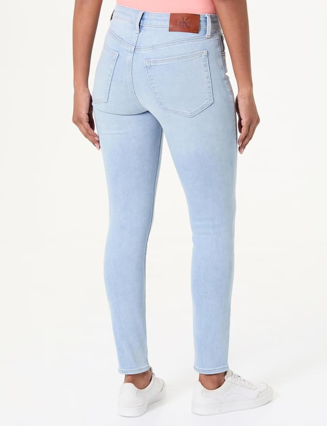 Detalle 2 de Calvin Klein Jeans donna: stile iconico per il guardaroba di tutti i giorni