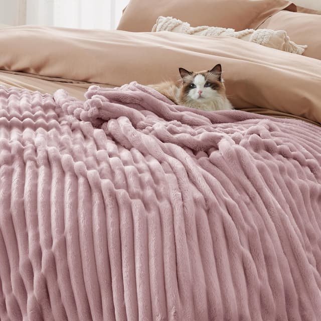 Detalle 2 de Bedsure King Size Bed Blanket (230x270 cm) – Fluffy Fleece Throw in Pink