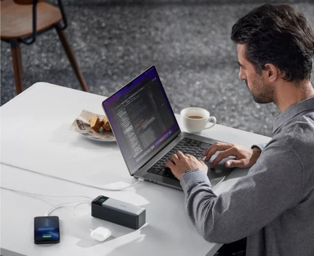 Detalle 2 de Anker PowerCore Powerbank 24.000 mAh mit Schnellladefunktion (schwarz)