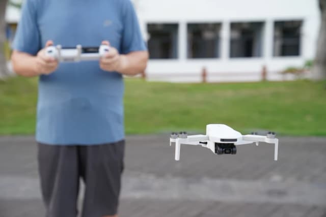 Detalle 2 de Potensic ATOM SE Expansion Kit + Remote Controller (mit zwei Akkus & Steuerung)