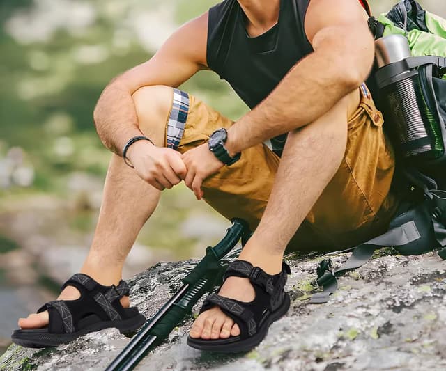 Detalle de ONCAI Men’s Hiking Sandals with Arch Support and Adjustable Straps