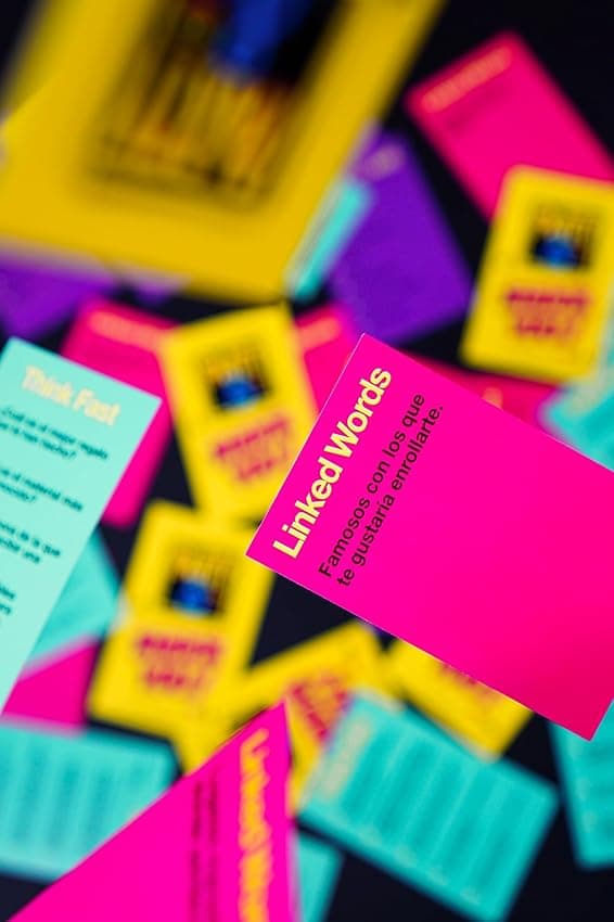 Detalle 2 de Diset Party & co Shock You 🎲 Juego de Mesa para mayores de 16