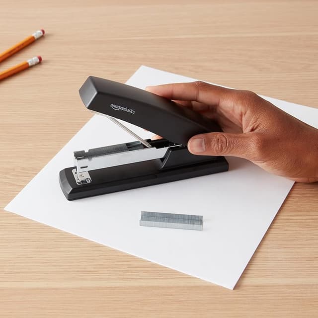 Thumbnail 6 de Amazon Basics 25-Sheet Desk Stapler with 1000 Staples