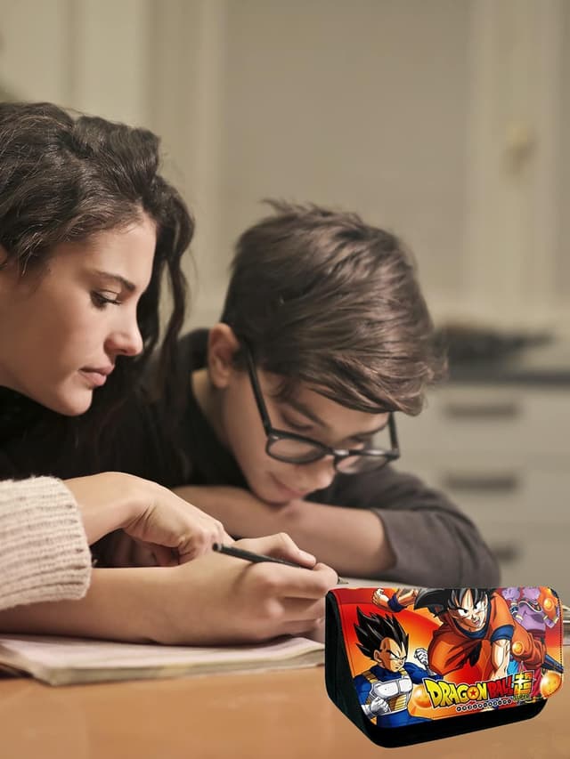 Detalle 2 de MAGIC SELECT Astuccio scuola Dragon Ball con due tasche e copertura in tela lavabile