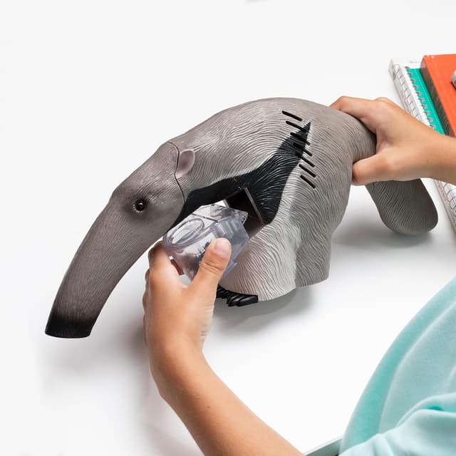 Detalle de Basic Fun 14998 Ameisenbär-Käfersauger aus Plastik – Spielzeug für das Beobachten von lebenden Insekten