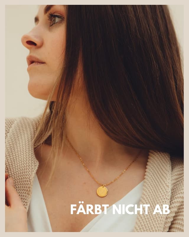 Detalle de GD GOOD.designs Buchstaben-Kette Gold (18 Karat) – wasserfest, mit A‑Z Anhänger