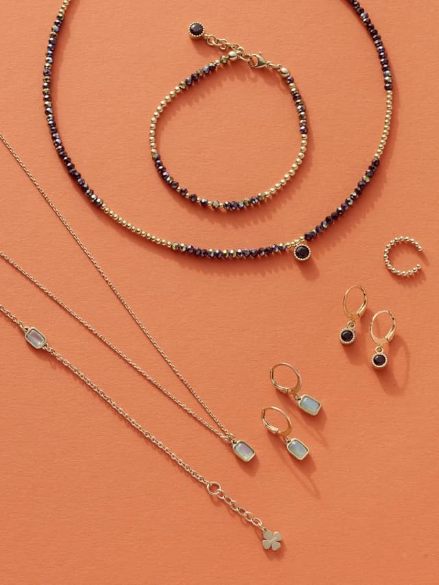 Detalle de JEWELS BY LEONARDO Armband „Ciao Lola“ – Armkette aus goldfarbenem Edelstahl mit schwarzen Facettenglaskristallen