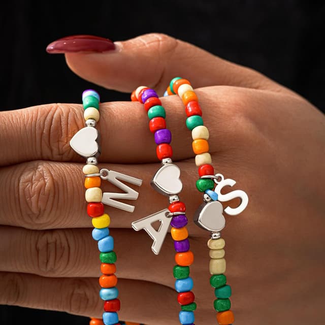 Detalle de SLOONG bunte Buchstaben-Perlenkette mit Initialen – handgefertigte personalisierte Namenskette im Choker-Stil