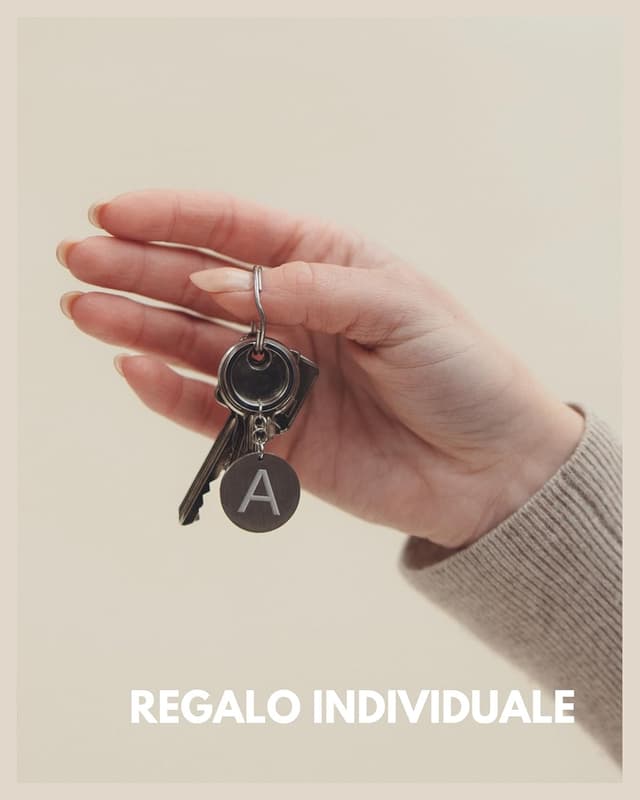 Detalle de Portachiavi GD GOOD.designs EST. 2015 con lettera e chip per carrelli della spesa in acciaio inox argento