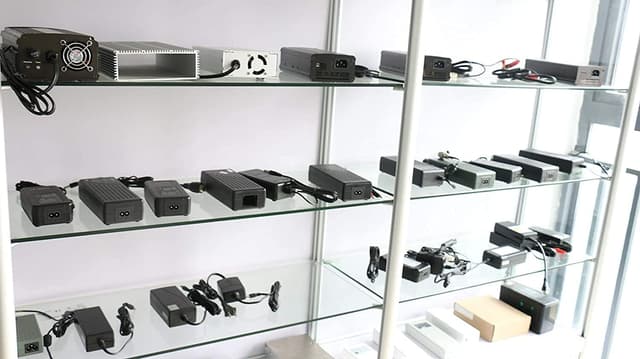 Thumbnail 5 de Caricabatterie 12V mantenitore intelligente per batterie al piombo