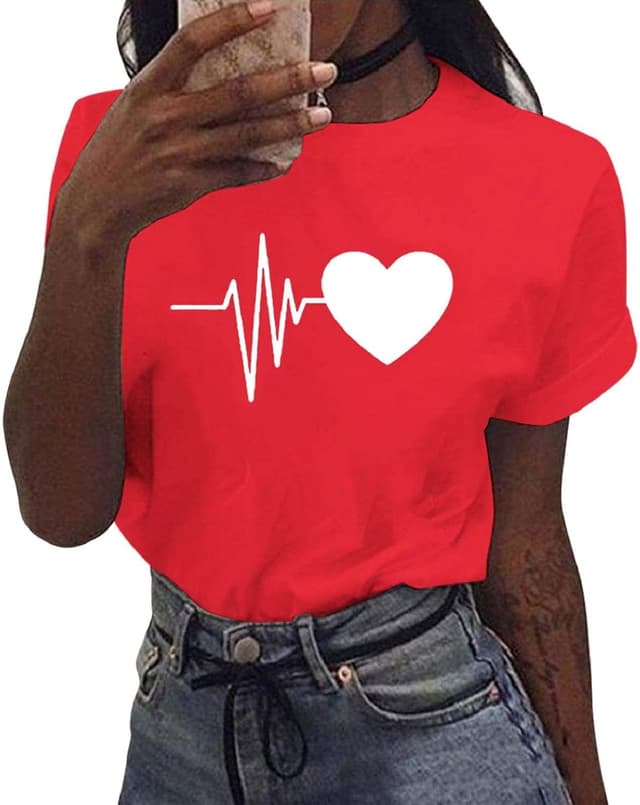 Detalle 2 de Yuson Girl T-shirt femme col rond manches courtes astronaute galaxie et cœur en coton